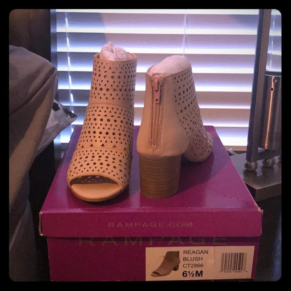 Shoes - Picture 2 of 4